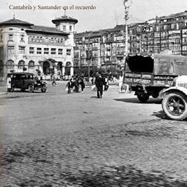 Foto antigua de la Plaza de las Farolas (33).jpg