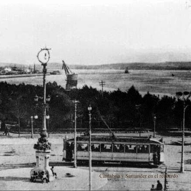 Foto antigua de la Plaza de las Farolas (36).jpg