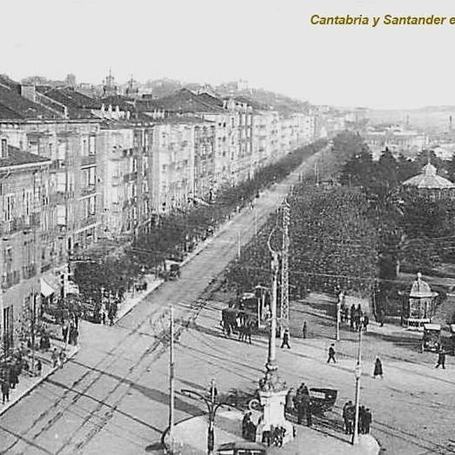 Foto antigua de la Plaza de las Farolas (39).jpg