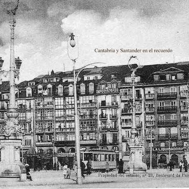 Foto antigua de la Plaza de las Farolas (42).jpg