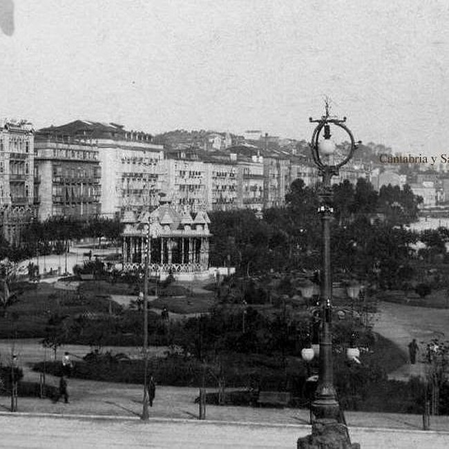 Foto antigua de la Plaza de las Farolas (44).jpg