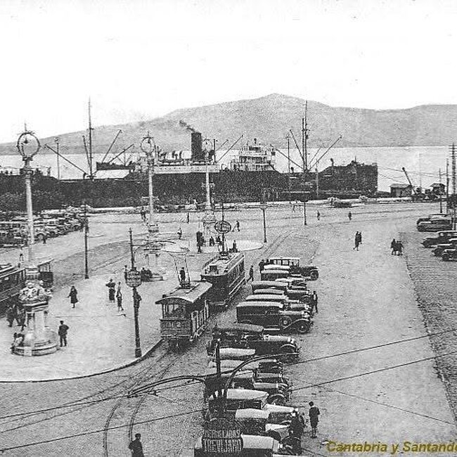 Foto antigua de la Plaza de las Farolas (46).jpg