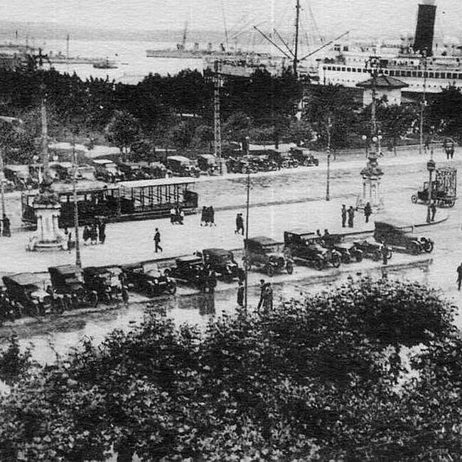 Foto antigua de la Plaza de las Farolas (47).jpg