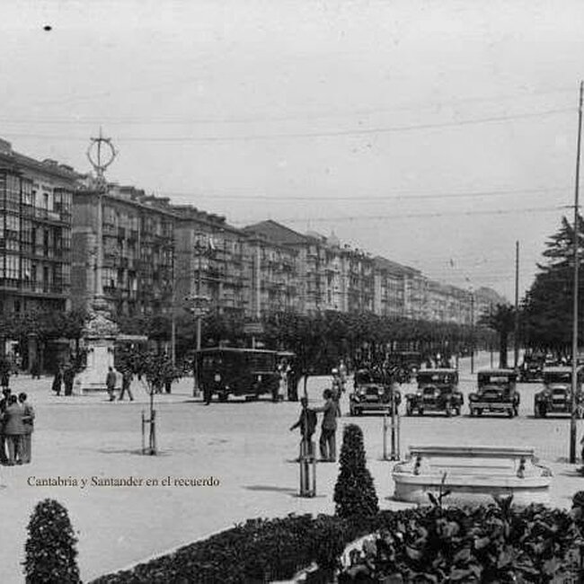 Foto antigua de la Plaza de las Farolas (49).jpg
