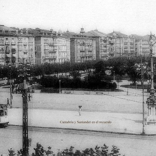 Foto antigua de la Plaza de las Farolas (50).jpg