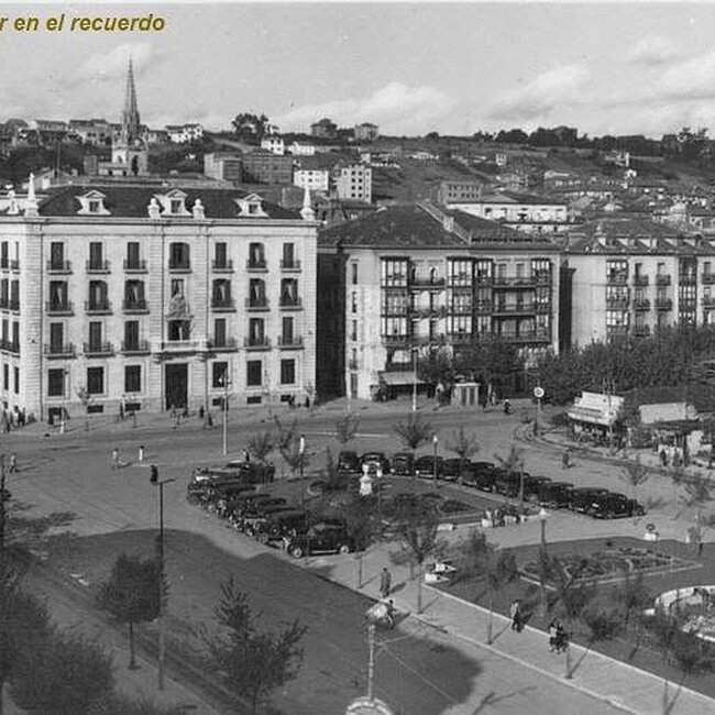Foto antigua de la Plaza de las Farolas (51).jpg