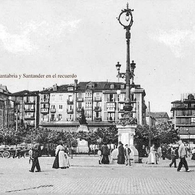 Foto antigua de la Plaza de las Farolas (54).jpg