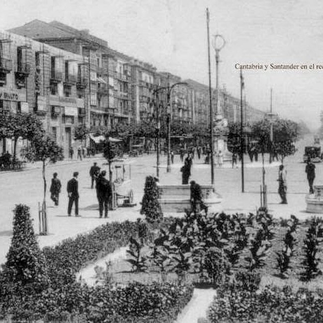 Foto antigua de la Plaza de las Farolas (55).jpg