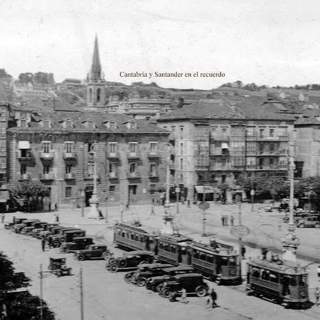 Foto antigua de la Plaza de las Farolas (57).jpg