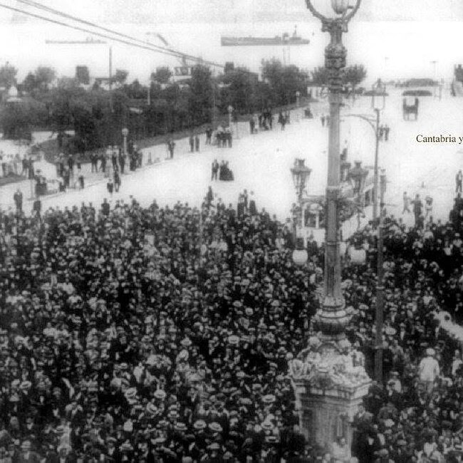 Foto antigua de la Plaza de las Farolas (58).jpg
