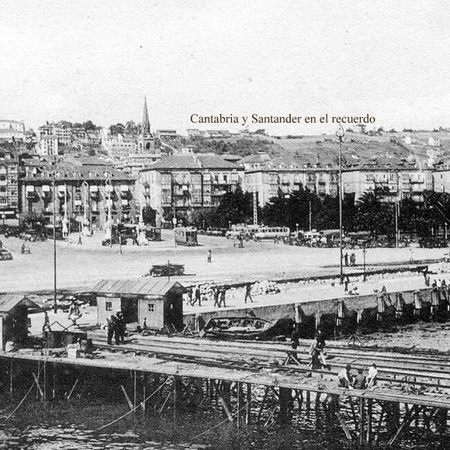 Foto antigua de la Plaza de las Farolas (59).jpg