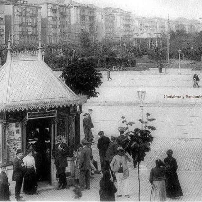 Foto antigua de la Plaza de las Farolas (61).jpg