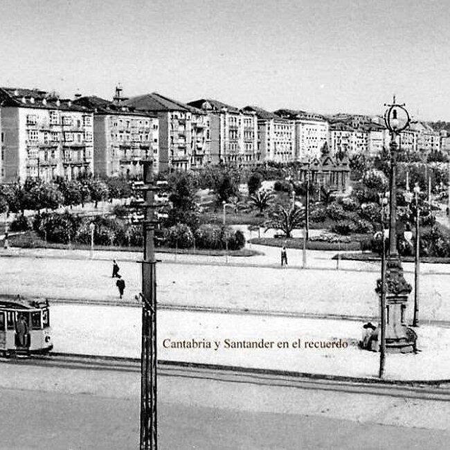 Foto antigua de la Plaza de las Farolas (64).jpg
