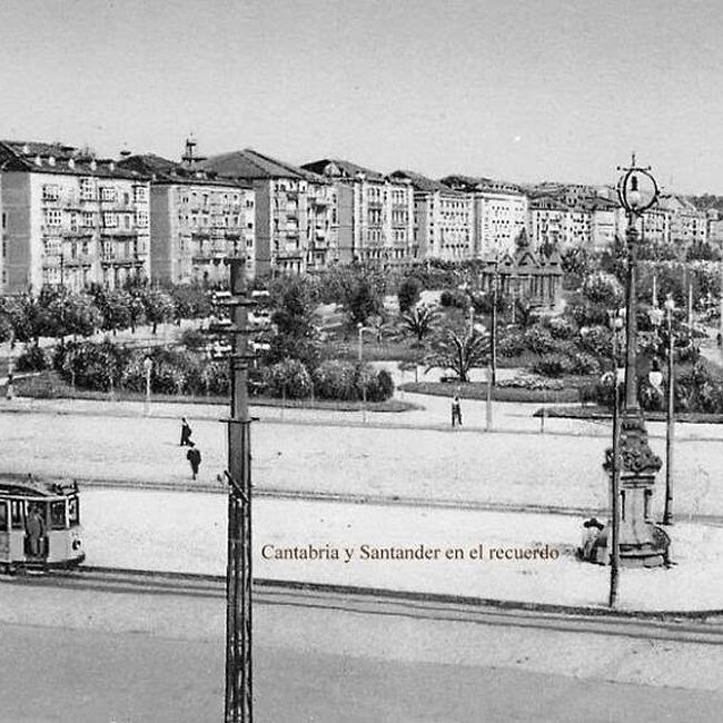 Foto antigua de la Plaza de las Farolas (66).jpg