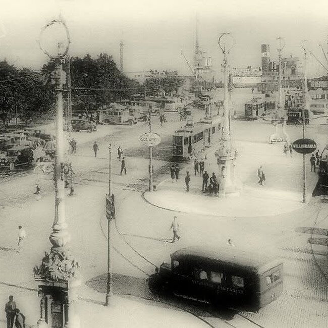 Foto antigua de la Plaza de las Farolas (71).jpg