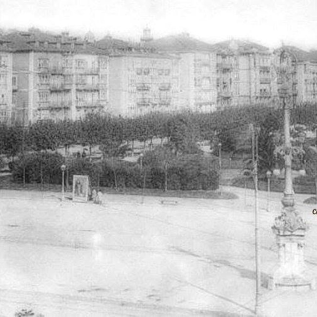 Foto antigua de la Plaza de las Farolas (78).jpg