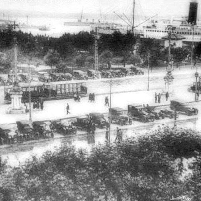 Foto antigua de la Plaza de las Farolas (79).jpg