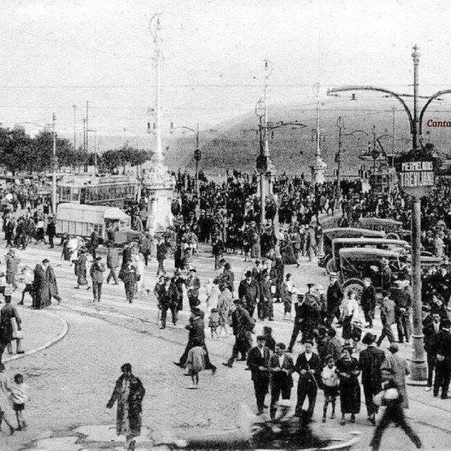 Foto antigua de la Plaza de las Farolas (82).jpg