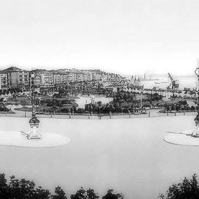Foto antigua de la Plaza de las Farolas (83).jpg