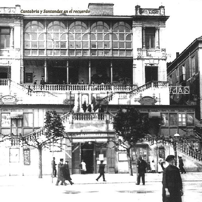 Foto antigua de la Plaza de las Farolas (85).jpg