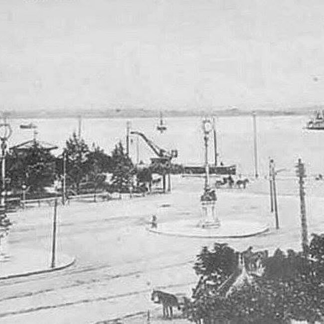 Foto antigua de la Plaza de las Farolas (86).jpg