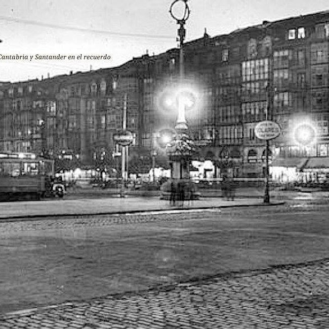 Foto antigua de la Plaza de las Farolas (87).jpg