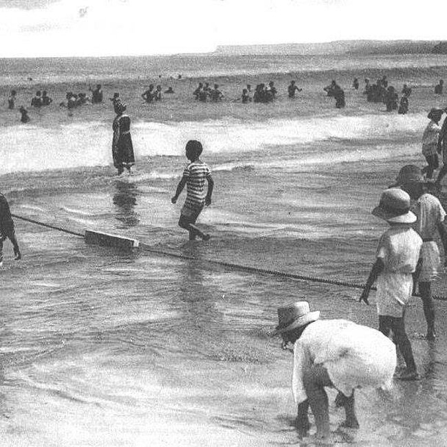 Foto antigua de la primera playa del Sardinero (11).jpg