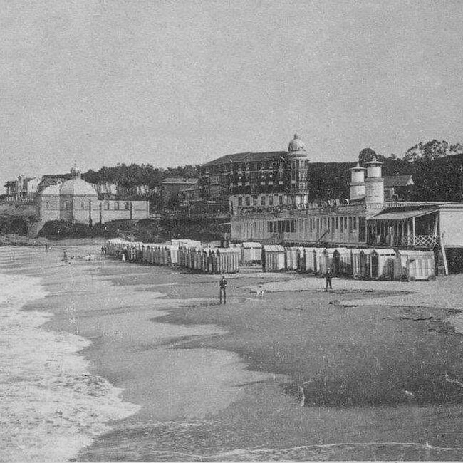 Foto antigua de la primera playa del Sardinero (13).jpg