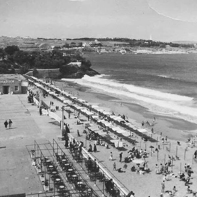 Foto antigua de la primera playa del Sardinero (16).jpg