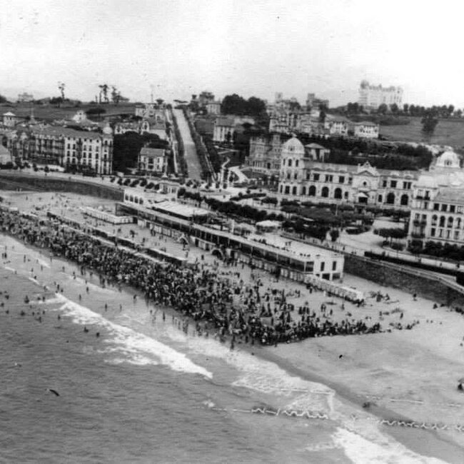 Foto antigua de la primera playa del Sardinero (22).jpg