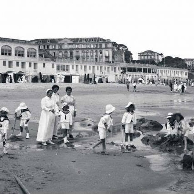 Foto antigua de la primera playa del Sardinero (26).jpg