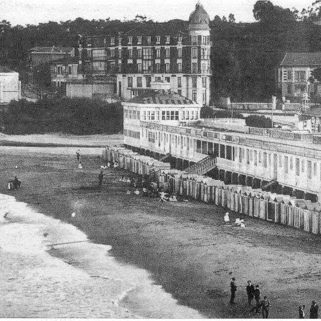 Foto antigua de la primera playa del Sardinero (39).jpg