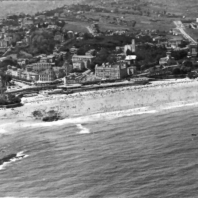 Foto antigua de la primera playa del Sardinero (40).jpg
