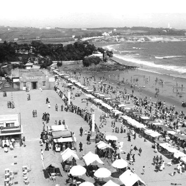 Foto antigua de la primera playa del Sardinero (46).jpg