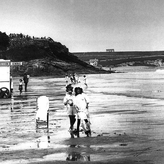 Foto antigua de la primera playa del Sardinero (48).jpg