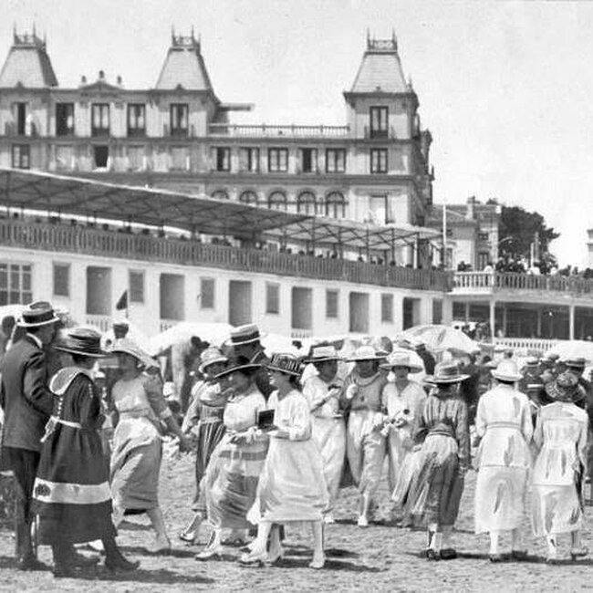 Foto antigua de la primera playa del Sardinero (54).jpg