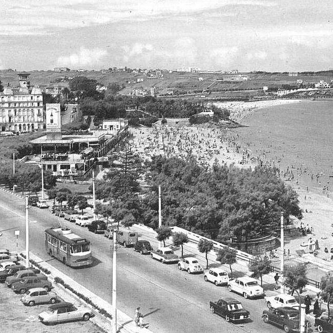 Foto antigua de la primera playa del Sardinero (57).jpg