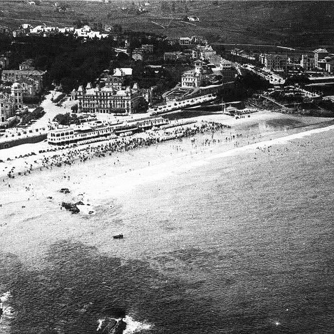 Foto antigua de la primera playa del Sardinero (59).jpg
