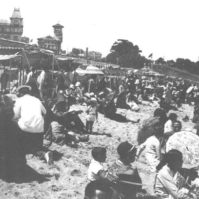 Foto antigua de la primera playa del Sardinero (61).jpg