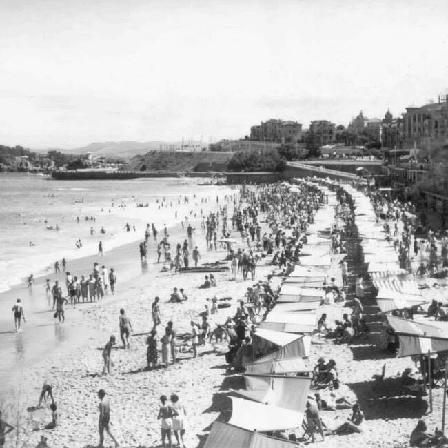 Foto antigua de la primera playa del Sardinero (63).jpg
