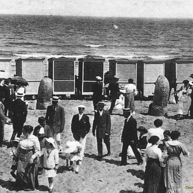 Foto antigua de la primera playa del Sardinero (66).jpg