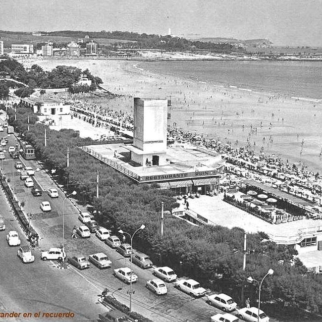 Foto antigua de la primera playa del Sardinero (68).jpg