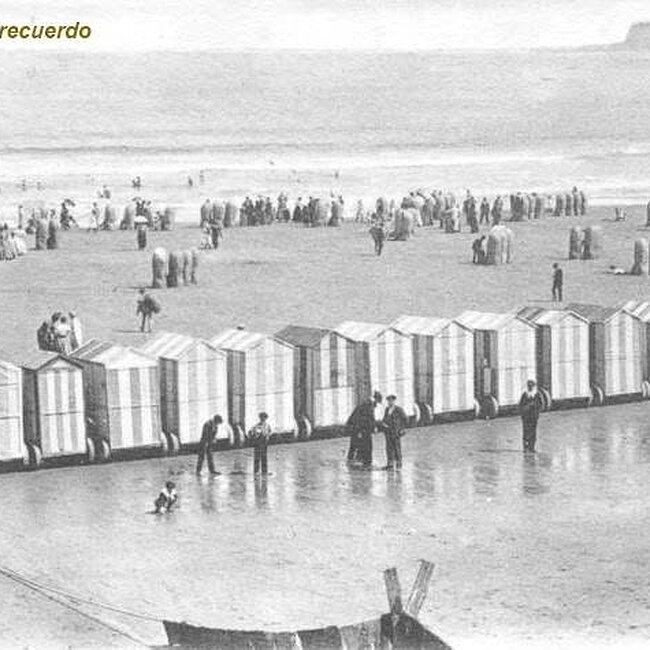 Foto antigua de la primera playa del Sardinero (71).jpg