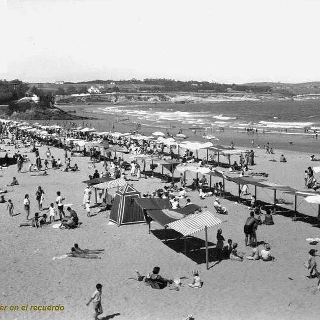 Foto antigua de la primera playa del Sardinero (72).jpg