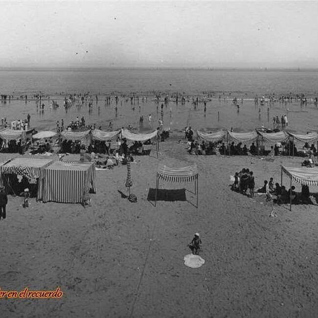 Foto antigua de la primera playa del Sardinero (73).jpg
