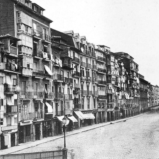 Foto antigua del Paseo Pereda (2).jpg