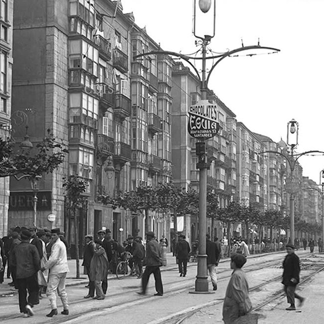 Foto antigua del Paseo Pereda (4).jpg