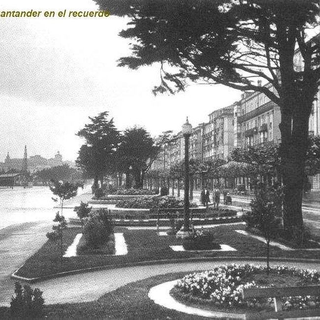 Foto antigua del Paseo Pereda (5).jpg