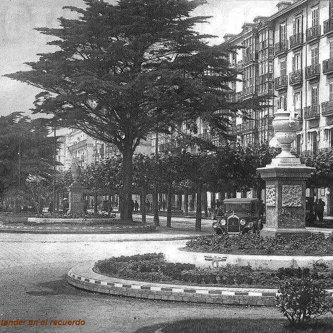 Foto antigua del Paseo Pereda (6).jpg