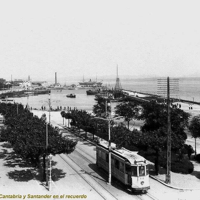 Foto antigua del Paseo Pereda (7).jpg
